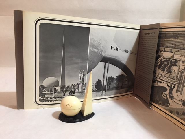 1939 New York Exposition Salt & Pepper Shaker with booklet.
